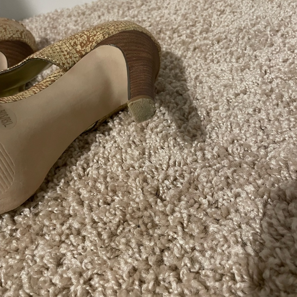 Soul Society Gold Metallic Snake Skin Heels Size 7.5 - Picture 6 of 11